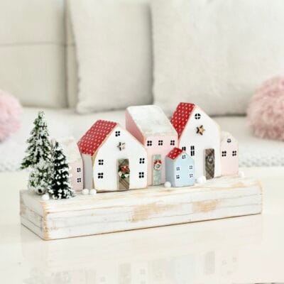 Zimní vesnička červená s puntíky